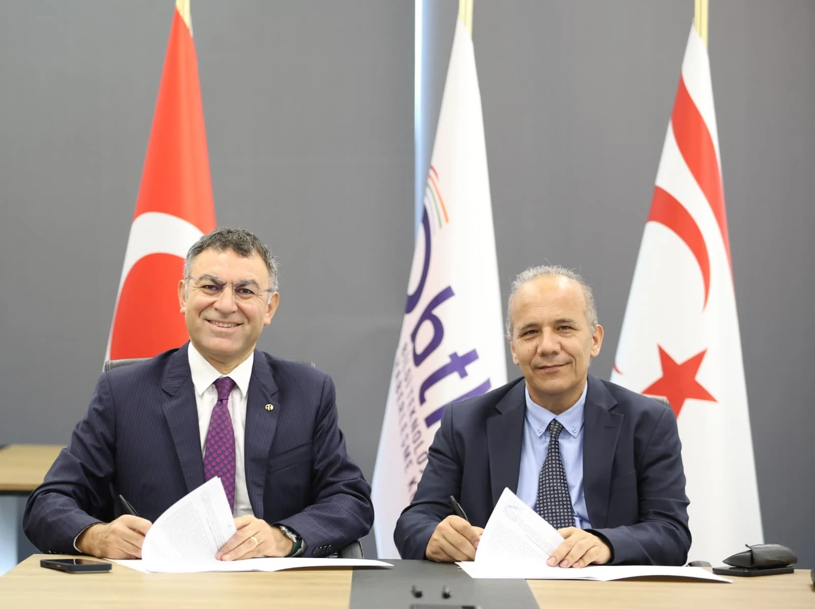 BTHK ile KKTCELL arasında imzalanan sözleşme