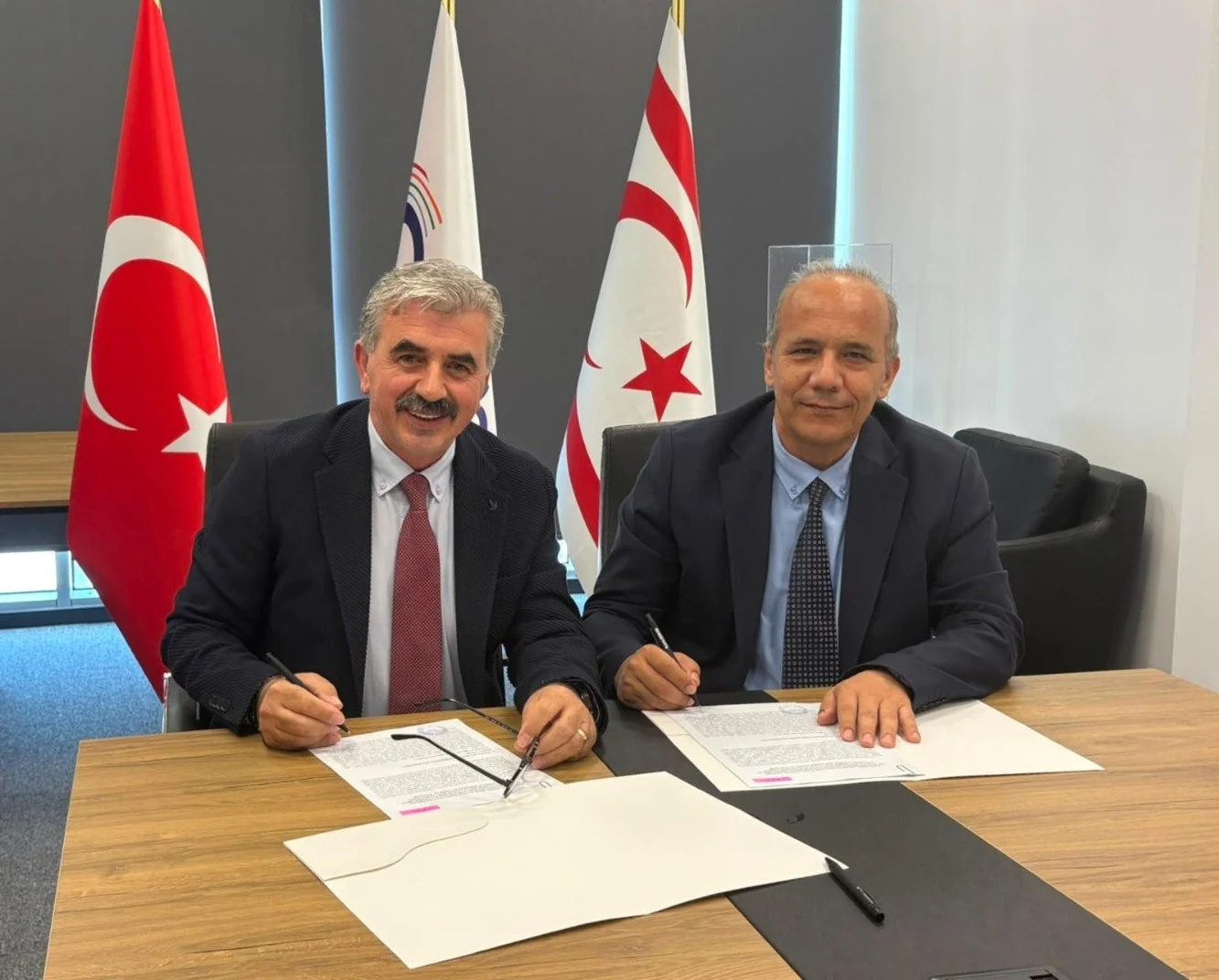 BTHK ile KKTC Telsim arasında imzalanan sözleşme