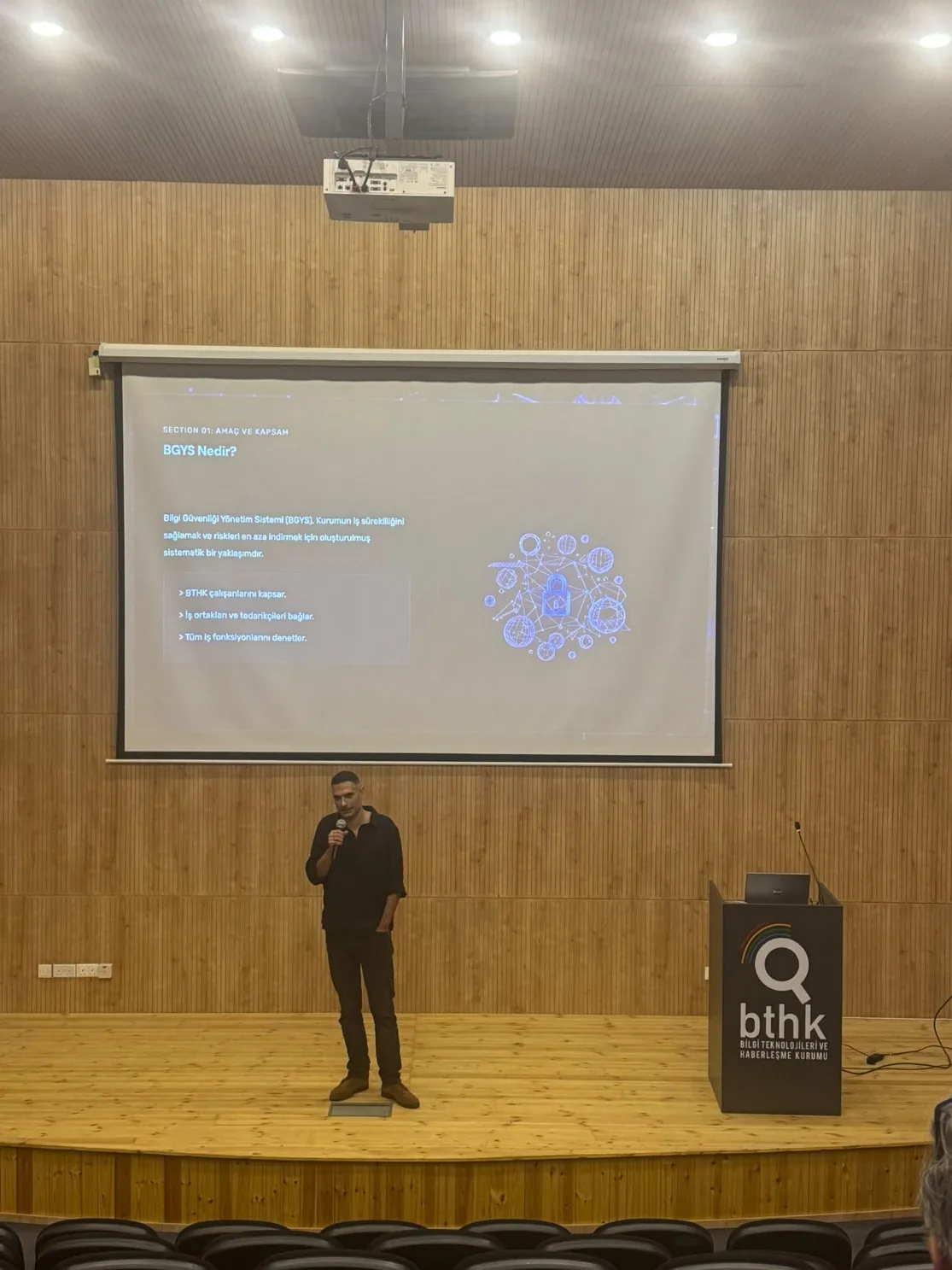 BTHK konferans salonunda Bilgi Güvenliği Yönetim Sistemi (BGYS) sunumu
